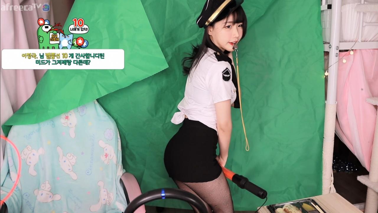 [클립]🚨🔥에디린누나 섹시댄스 경찰댄스 돈까스먹방오토바이트월킹우마우마경운기경찰댄스레깅스교복검스철구커스 에디린🚨🔥 | 아프리카Tv Vod
