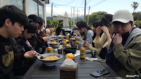 이수확 - [클립]앵지x러아x김성대 챙겨주는 김윤환, 잘 받아 먹는 앵...